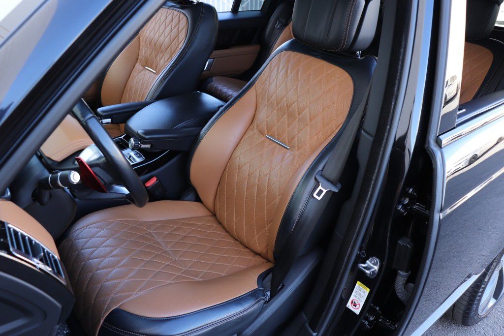 Photo 20 of this LAND ROVER RANGE ROVER SV