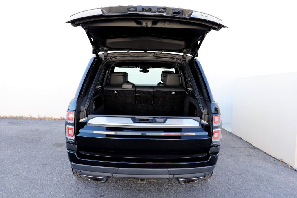 Photo 24 of this LAND ROVER RANGE ROVER SV