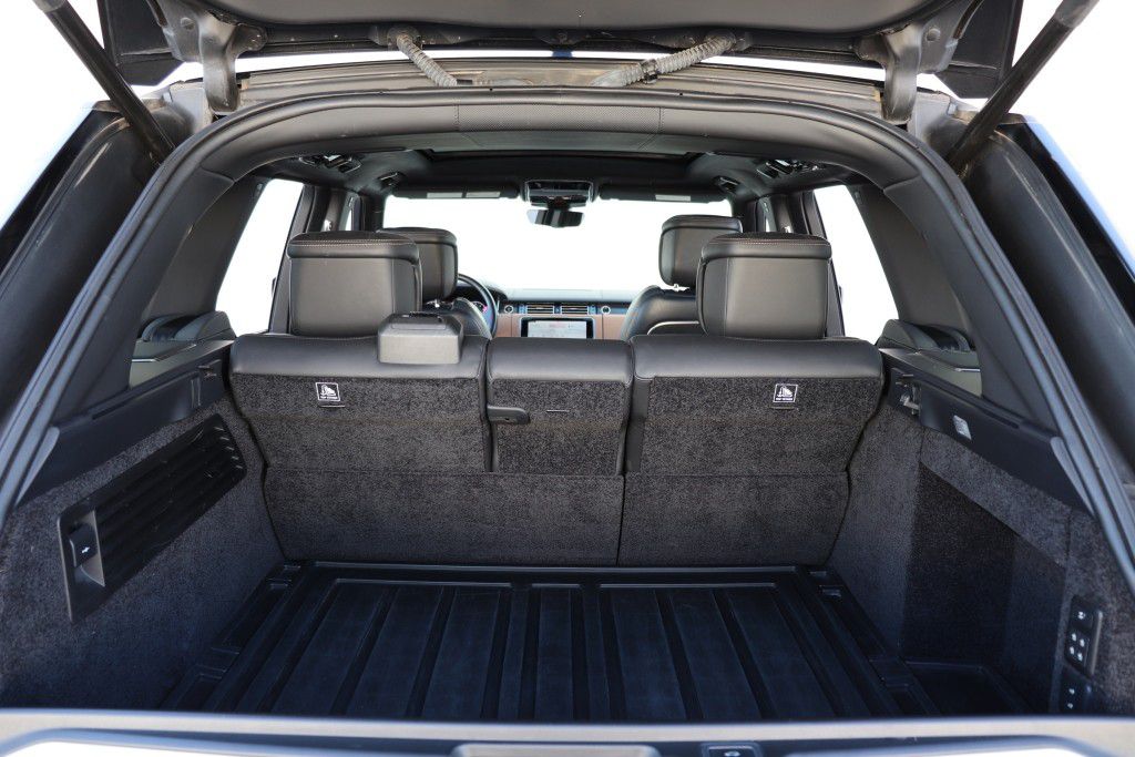 Photo 26 of this LAND ROVER RANGE ROVER SV