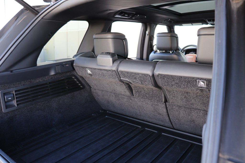 Photo 27 of this LAND ROVER RANGE ROVER SV