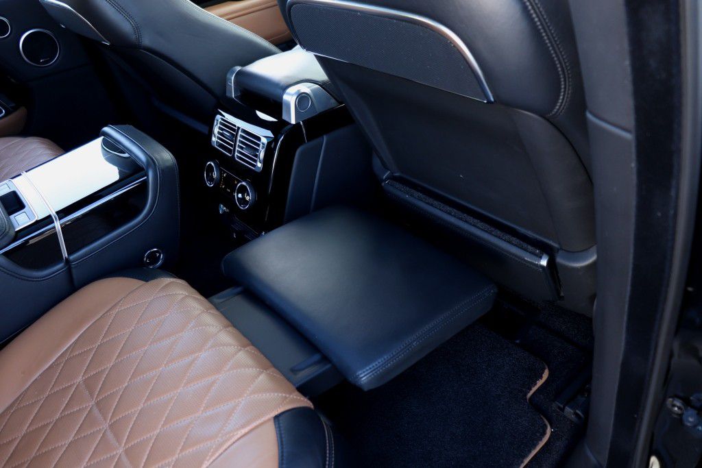 Photo 32 of this LAND ROVER RANGE ROVER SV