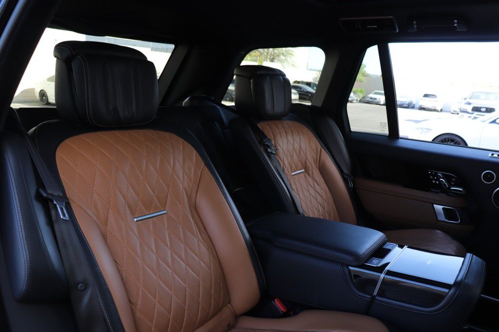 Photo 34 of this LAND ROVER RANGE ROVER SV