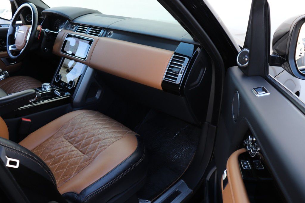 Photo 35 of this LAND ROVER RANGE ROVER SV