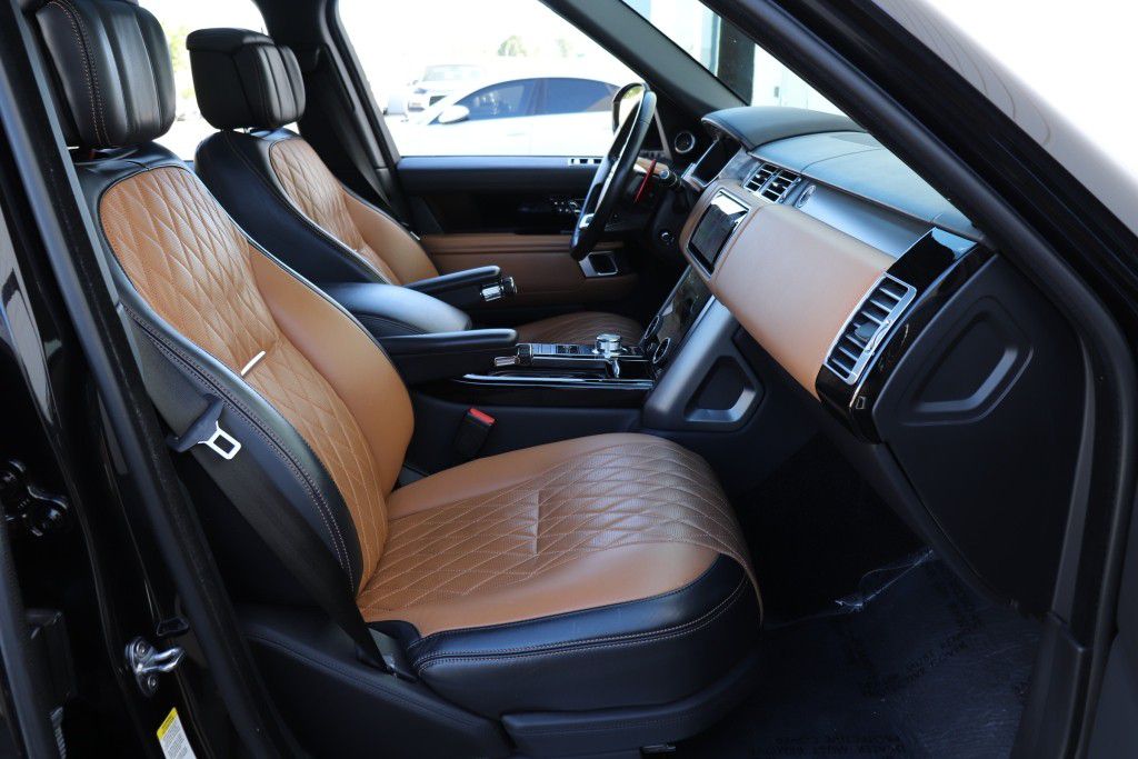 Photo 37 of this LAND ROVER RANGE ROVER SV
