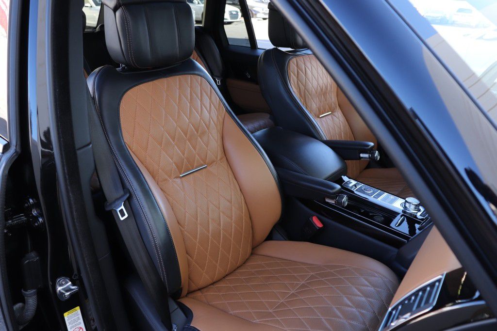 Photo 38 of this LAND ROVER RANGE ROVER SV