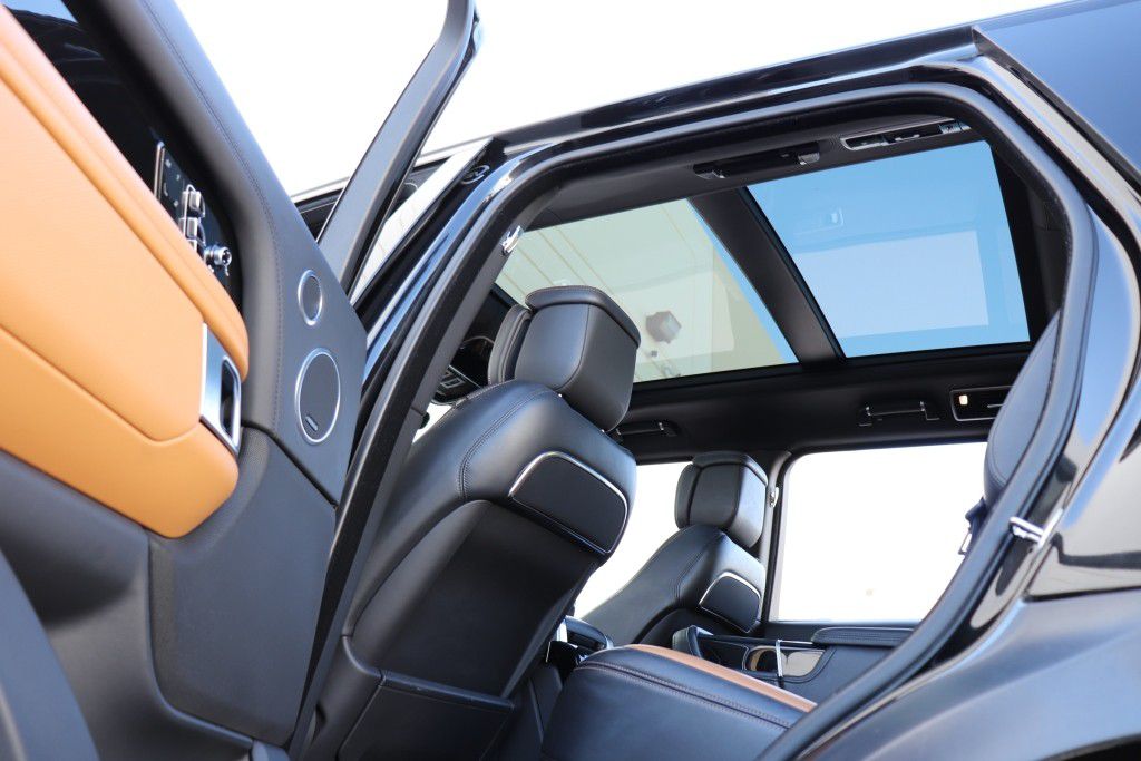 Photo 41 of this LAND ROVER RANGE ROVER SV
