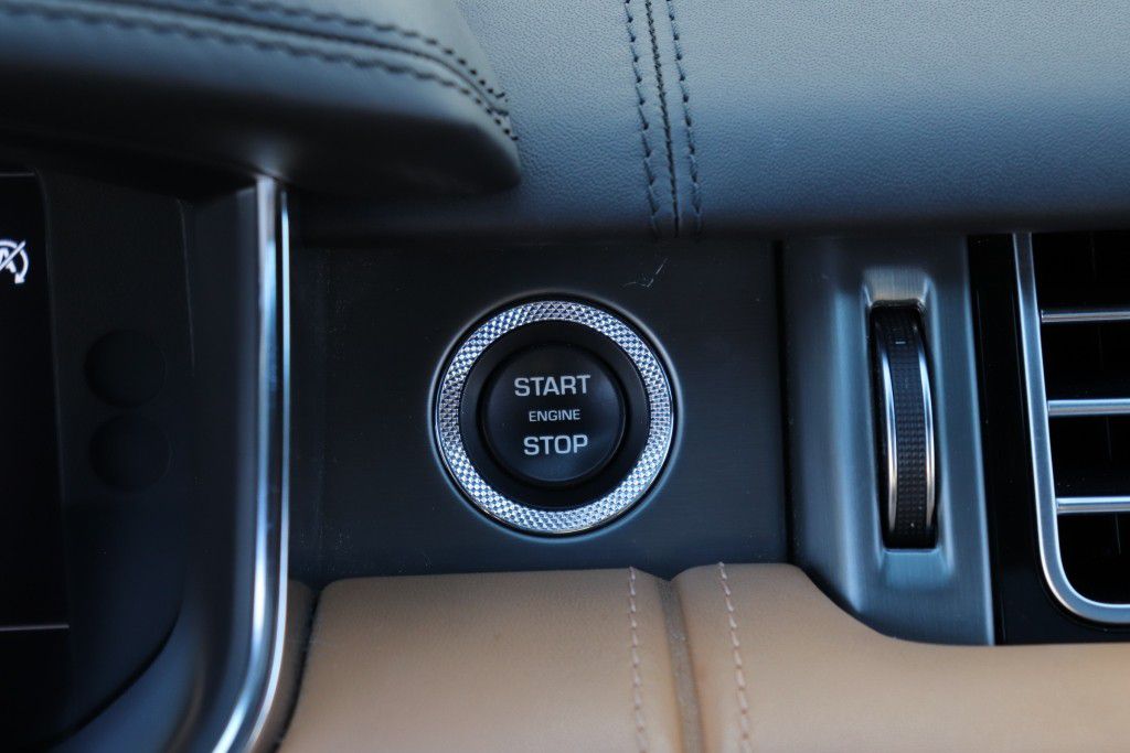 Photo 50 of this LAND ROVER RANGE ROVER SV