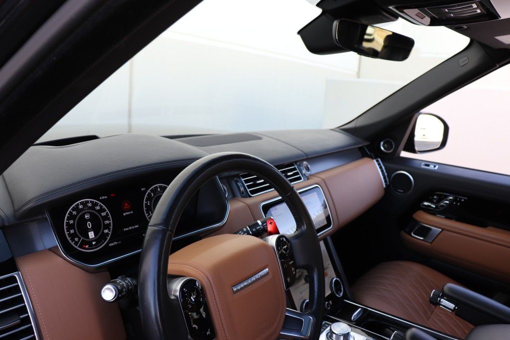 Photo 55 of this LAND ROVER RANGE ROVER SV