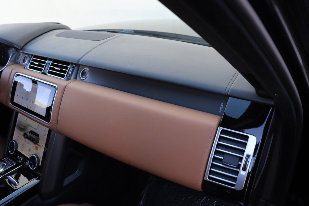 Photo 56 of this LAND ROVER RANGE ROVER SV