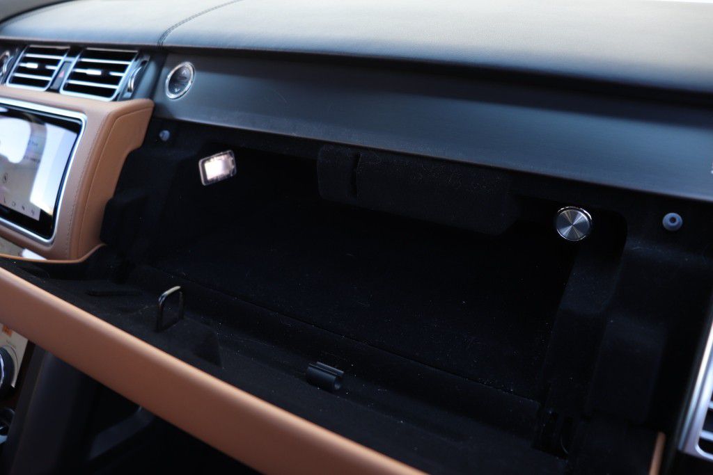 Photo 57 of this LAND ROVER RANGE ROVER SV