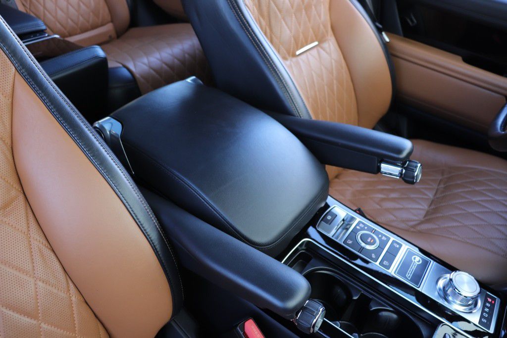 Photo 59 of this LAND ROVER RANGE ROVER SV