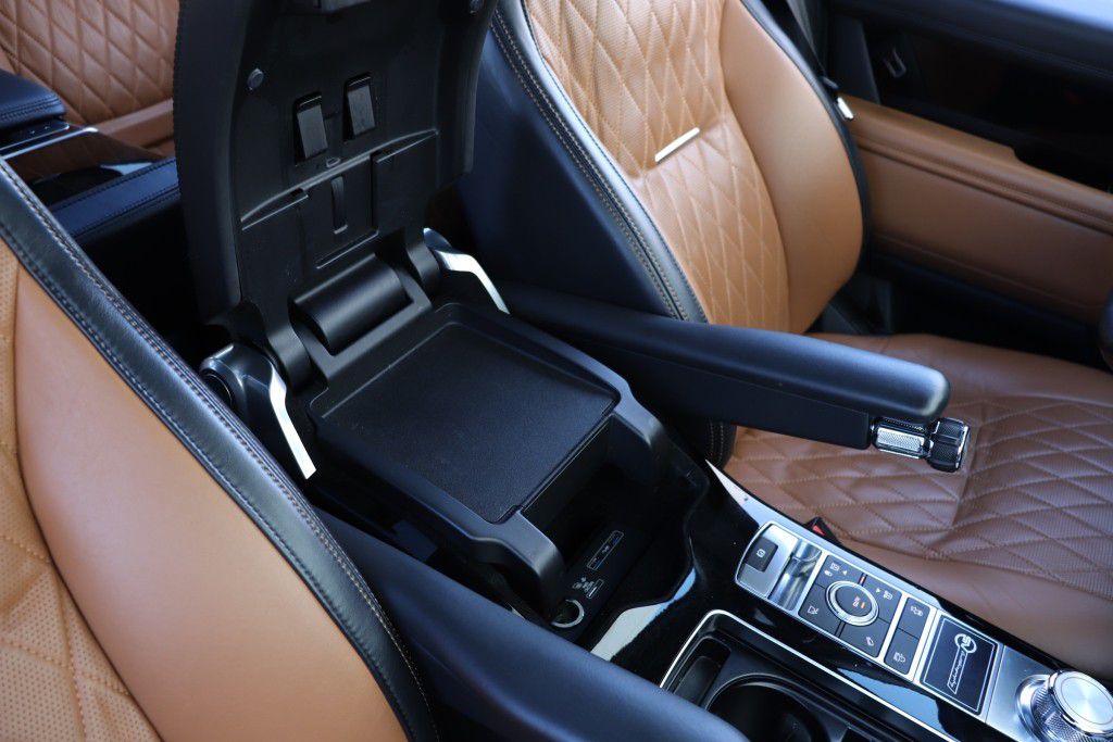 Photo 60 of this LAND ROVER RANGE ROVER SV