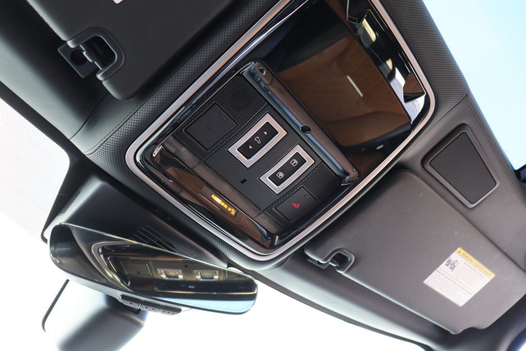 Photo 68 of this LAND ROVER RANGE ROVER SV