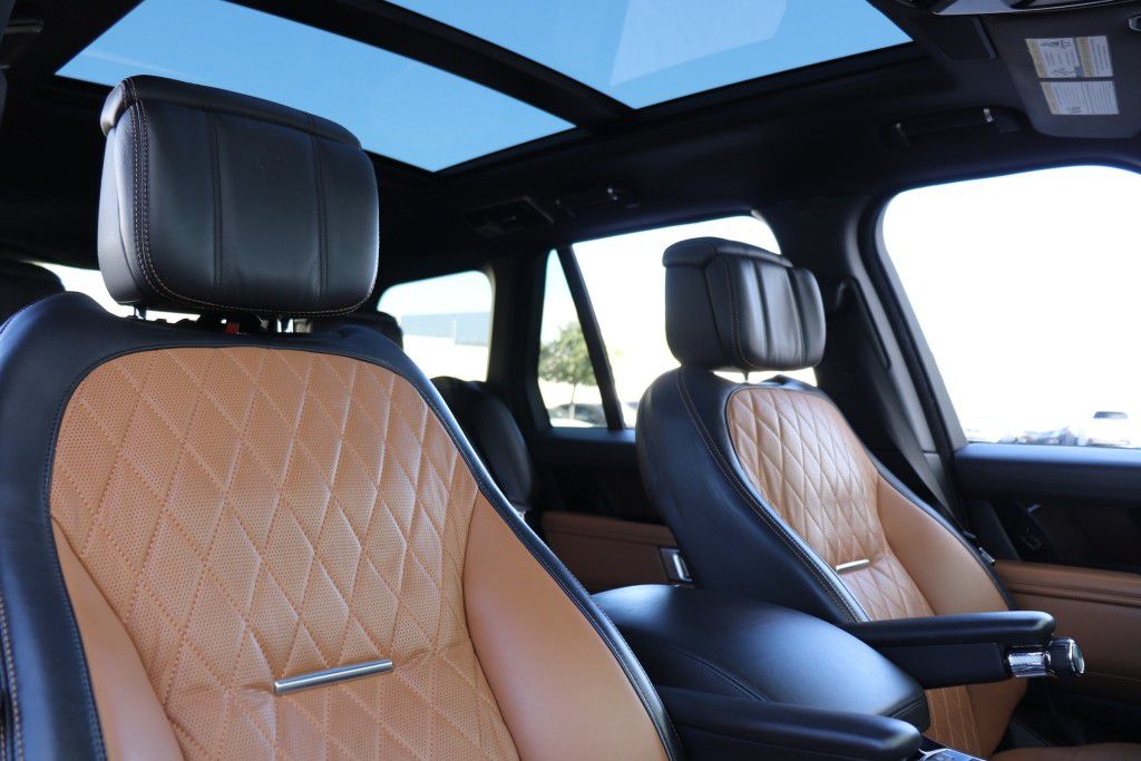 Photo 69 of this LAND ROVER RANGE ROVER SV