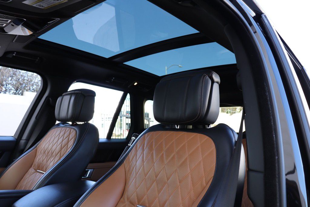 Photo 70 of this LAND ROVER RANGE ROVER SV