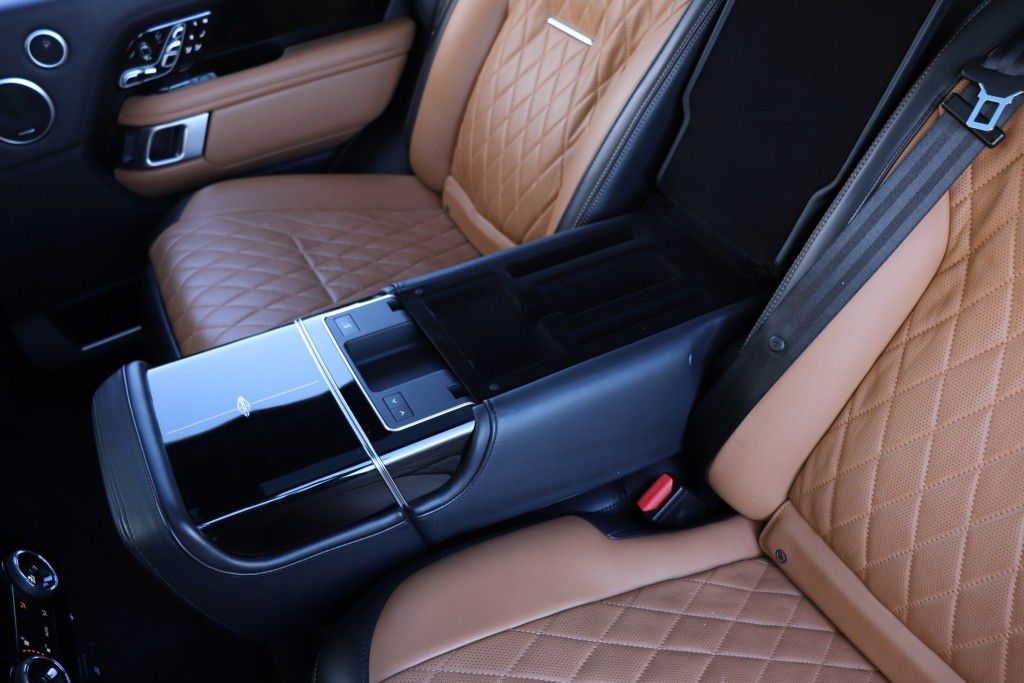 Photo 73 of this LAND ROVER RANGE ROVER SV