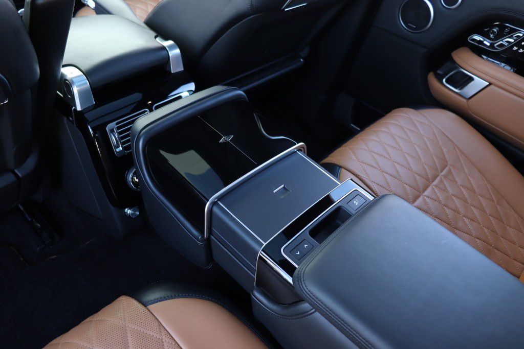 Photo 74 of this LAND ROVER RANGE ROVER SV