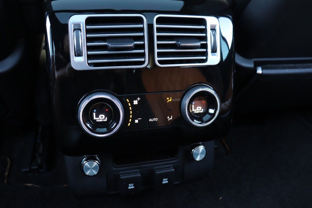 Photo 77 of this LAND ROVER RANGE ROVER SV