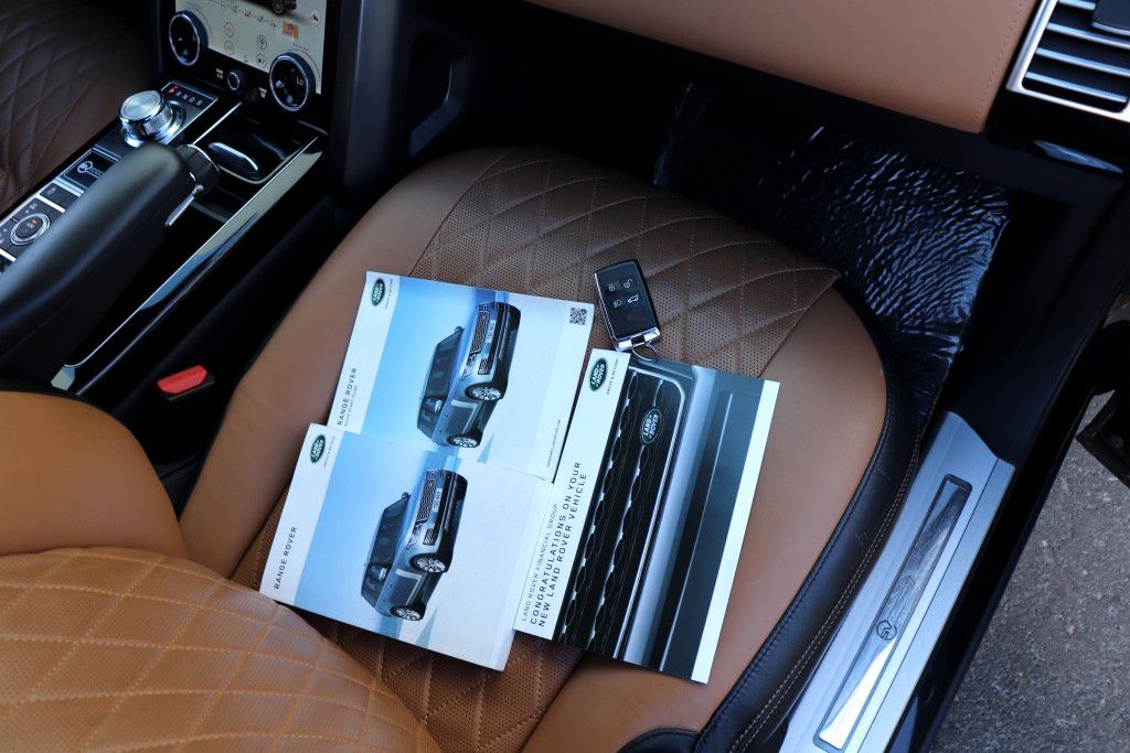 Photo 99 of this LAND ROVER RANGE ROVER SV