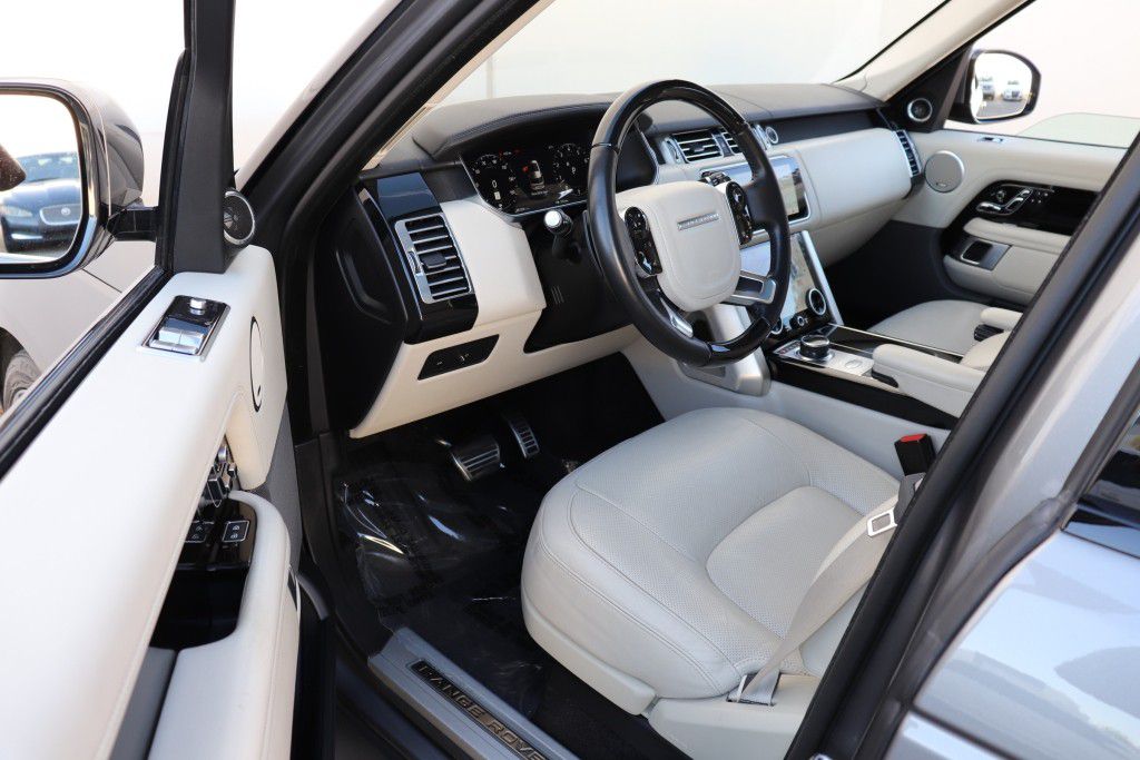 Photo 16 of this LAND ROVER RANGE ROVER HSE