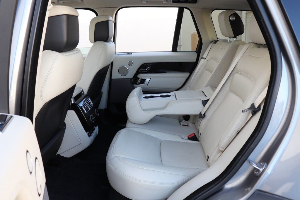 Photo 21 of this LAND ROVER RANGE ROVER HSE