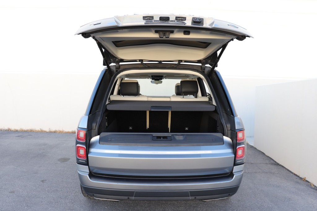 Photo 23 of this LAND ROVER RANGE ROVER HSE