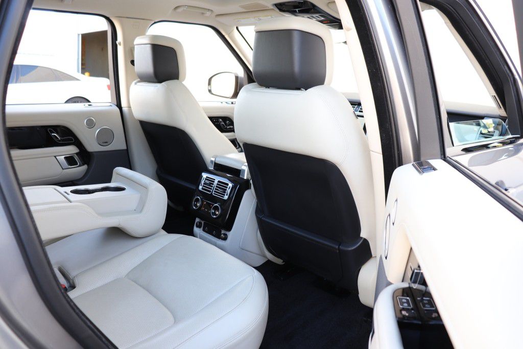 Photo 29 of this LAND ROVER RANGE ROVER HSE