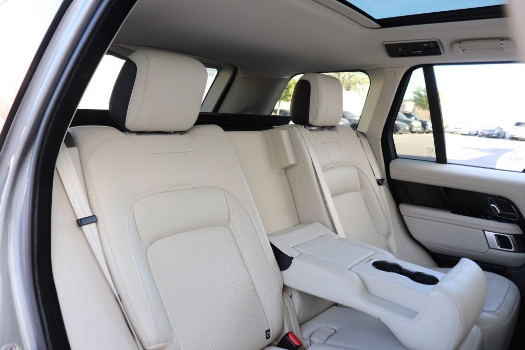 Photo 31 of this LAND ROVER RANGE ROVER HSE
