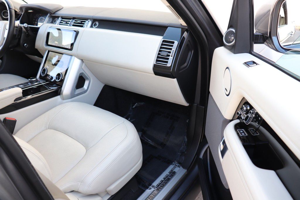 Photo 32 of this LAND ROVER RANGE ROVER HSE