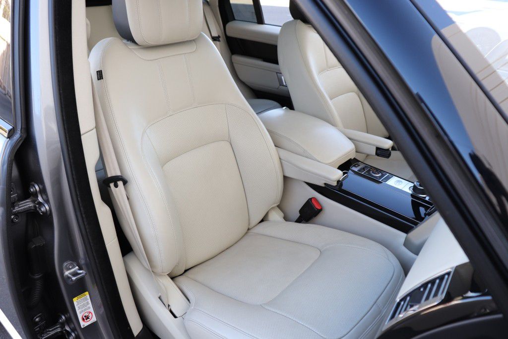 Photo 35 of this LAND ROVER RANGE ROVER HSE