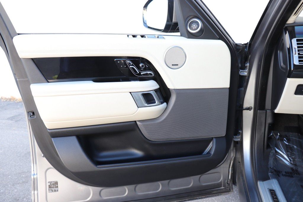 Photo 39 of this LAND ROVER RANGE ROVER HSE
