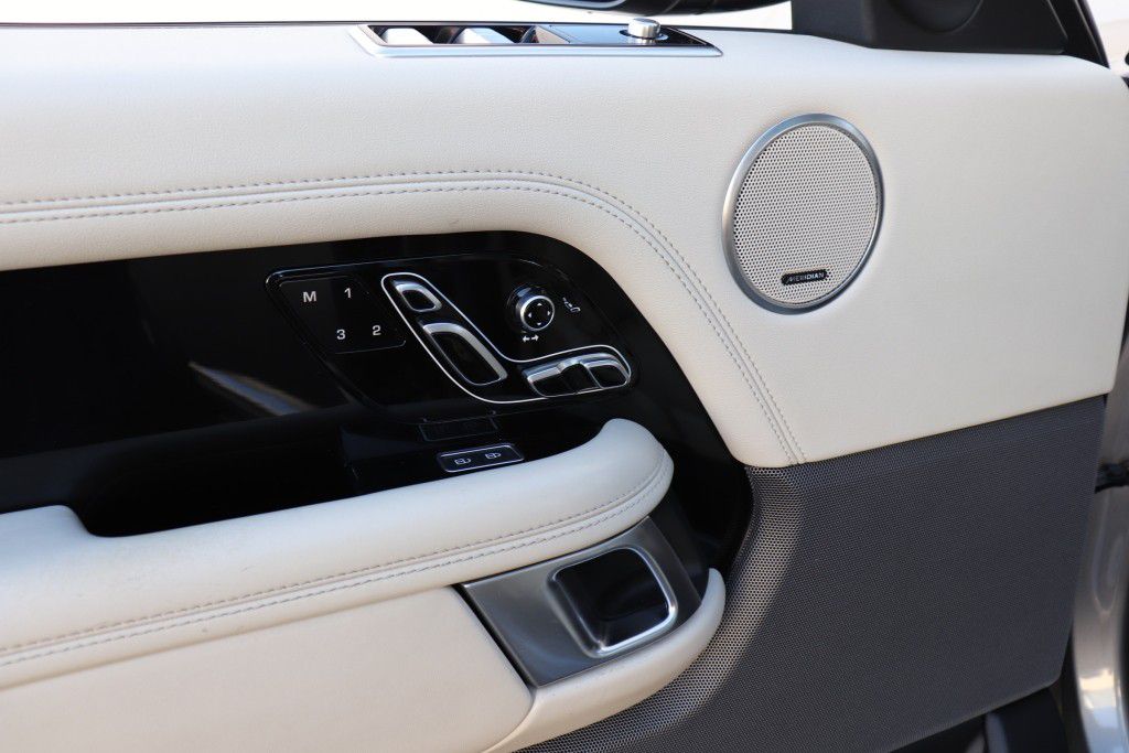 Photo 40 of this LAND ROVER RANGE ROVER HSE