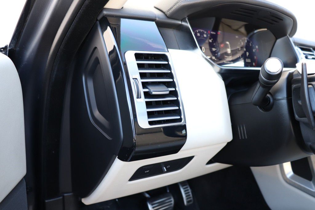Photo 41 of this LAND ROVER RANGE ROVER HSE