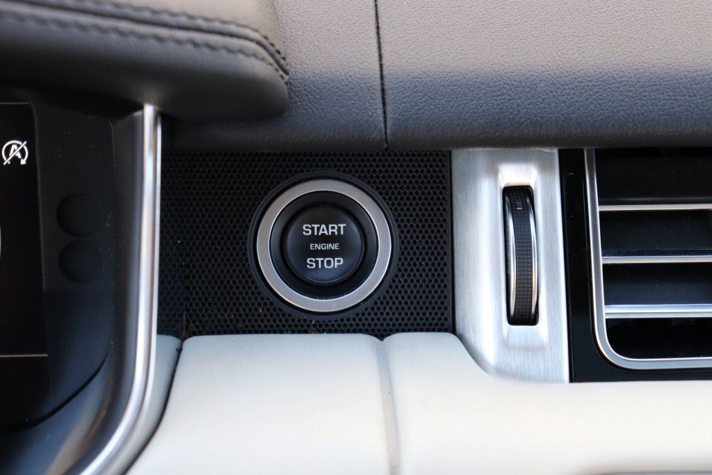 Photo 46 of this LAND ROVER RANGE ROVER HSE