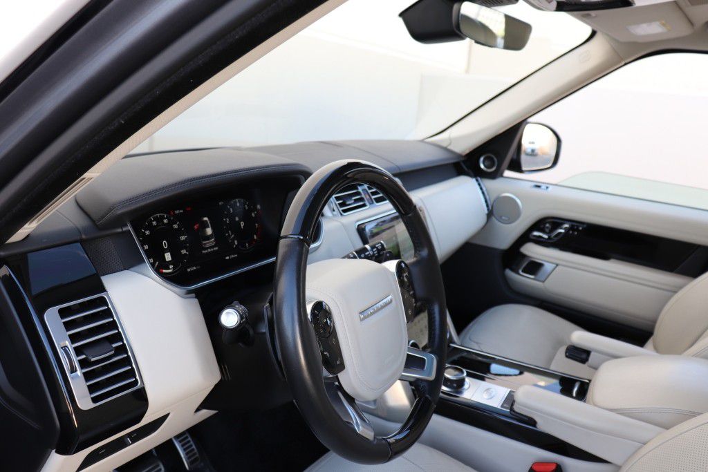 Photo 51 of this LAND ROVER RANGE ROVER HSE
