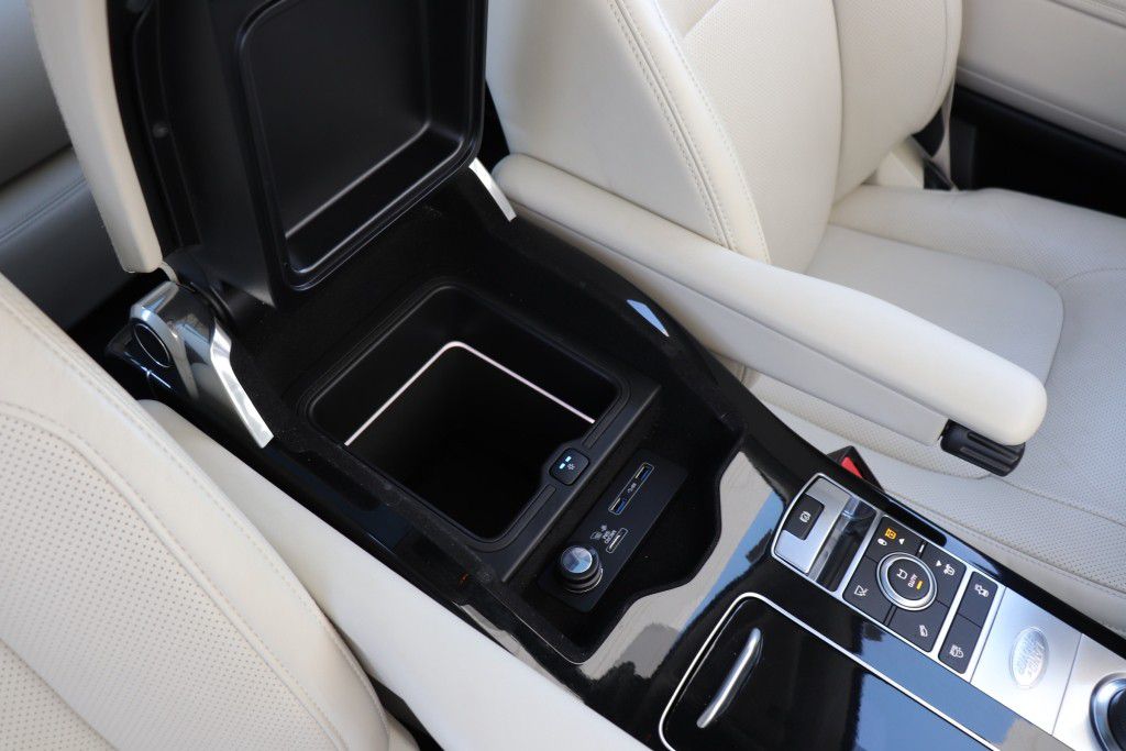 Photo 57 of this LAND ROVER RANGE ROVER HSE
