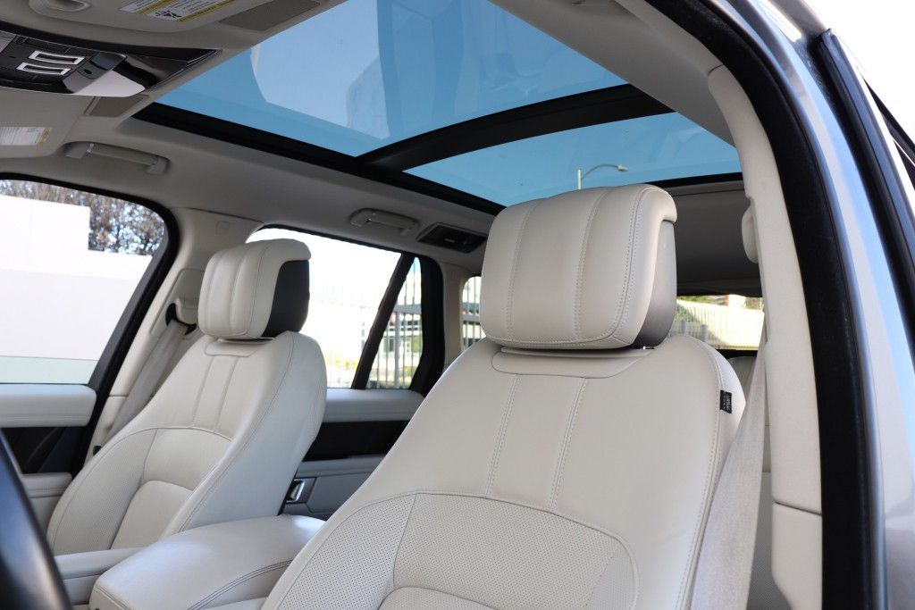 Photo 66 of this LAND ROVER RANGE ROVER HSE