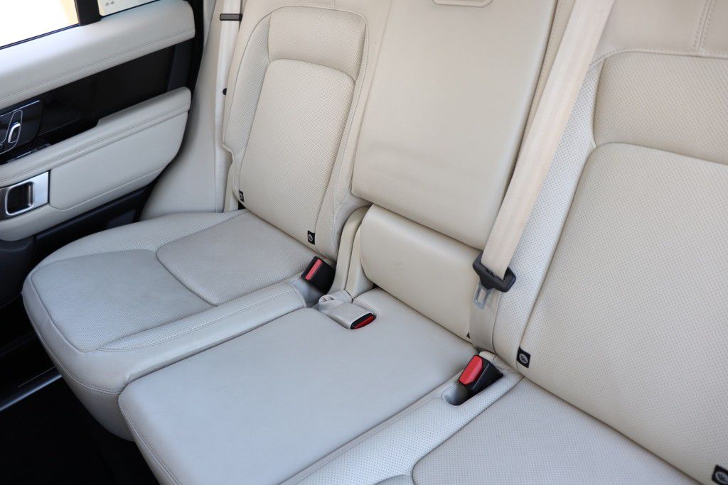 Photo 70 of this LAND ROVER RANGE ROVER HSE