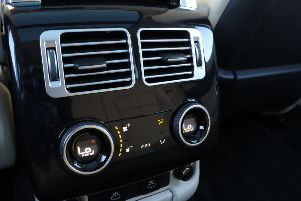 Photo 72 of this LAND ROVER RANGE ROVER HSE