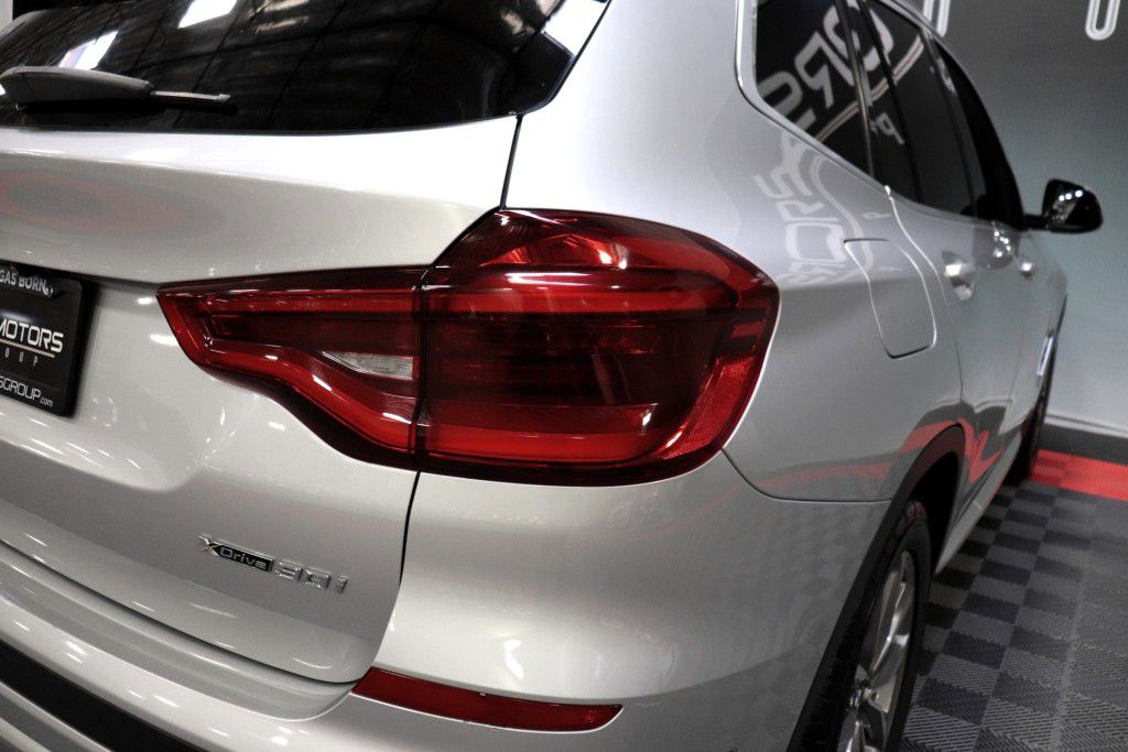 Photo 8 of this BMW X3 XDRIVE30I