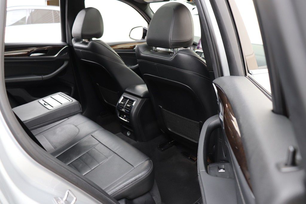 Photo 28 of this BMW X3 XDRIVE30I