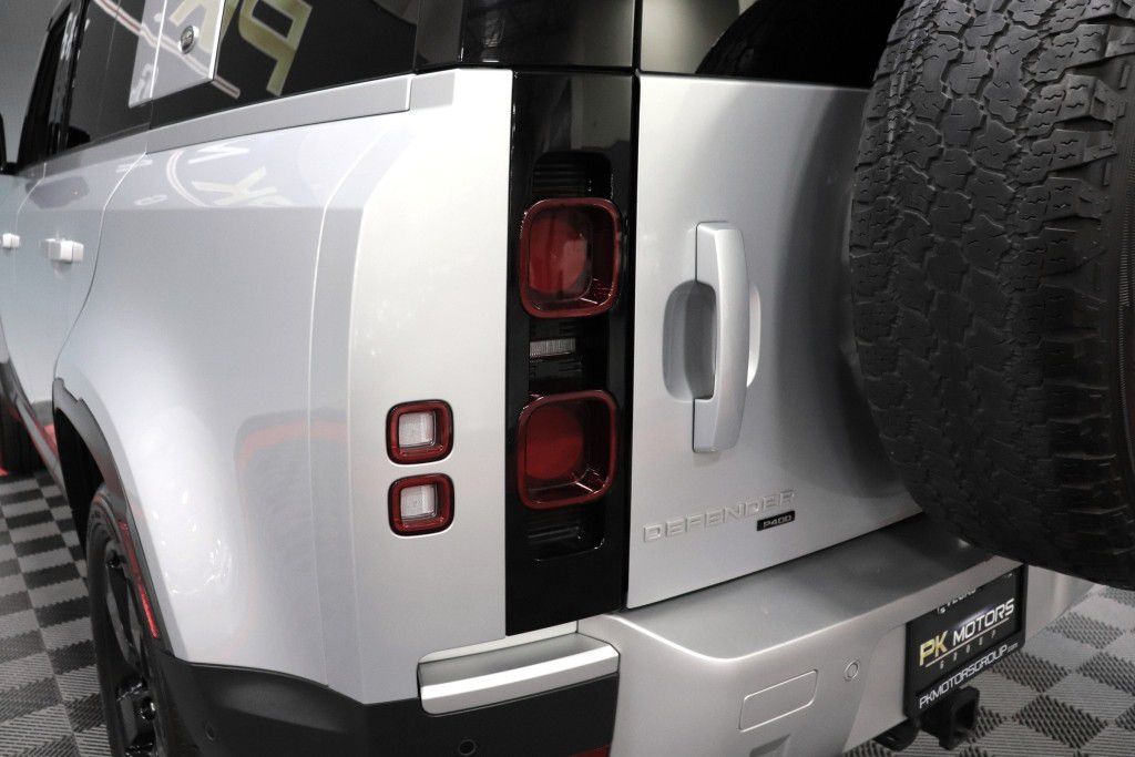 Photo 5 of this LAND ROVER DEFENDER 110 SE