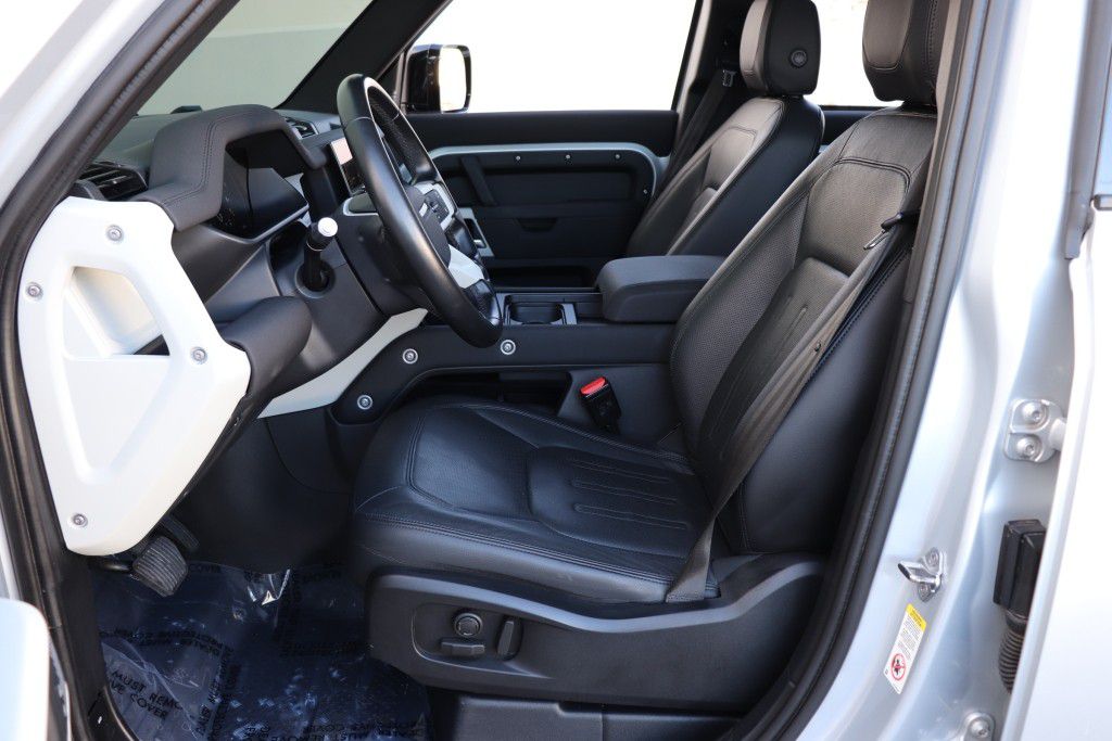 Photo 18 of this LAND ROVER DEFENDER 110 SE
