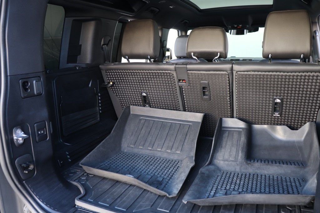 Photo 26 of this LAND ROVER DEFENDER 110 SE