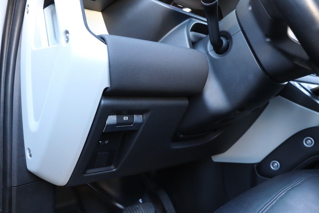 Photo 39 of this LAND ROVER DEFENDER 110 SE