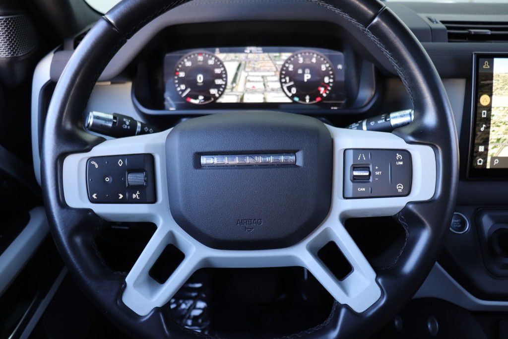 Photo 41 of this LAND ROVER DEFENDER 110 SE