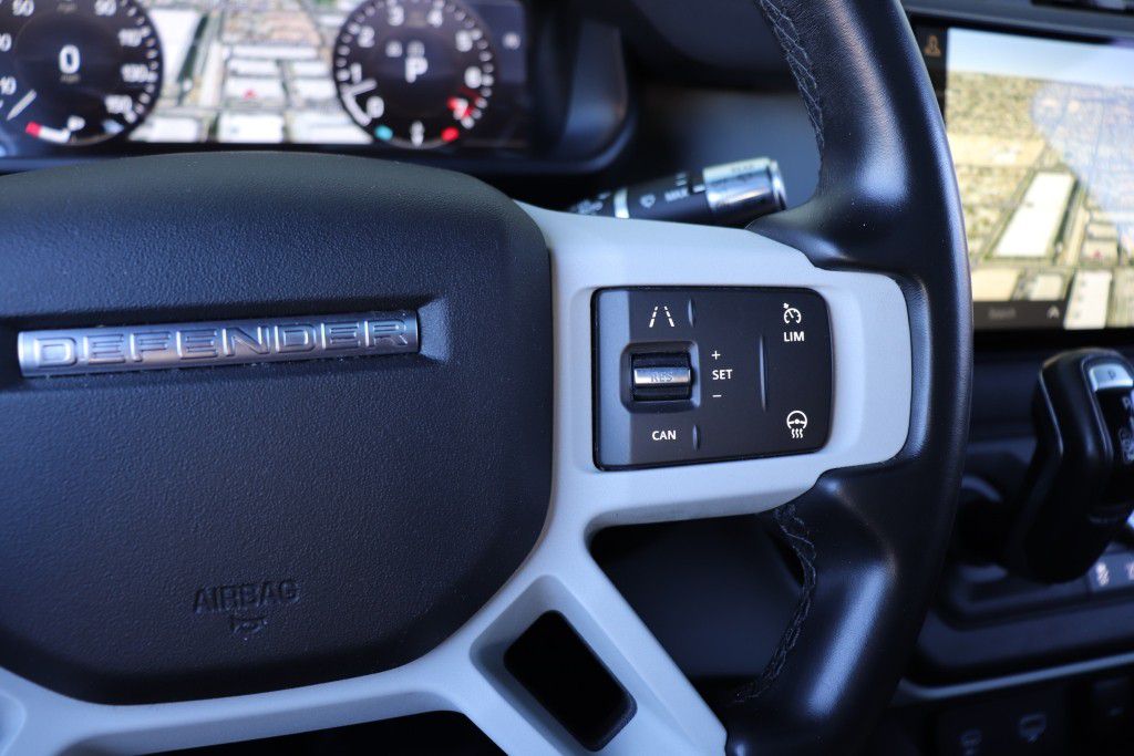 Photo 42 of this LAND ROVER DEFENDER 110 SE