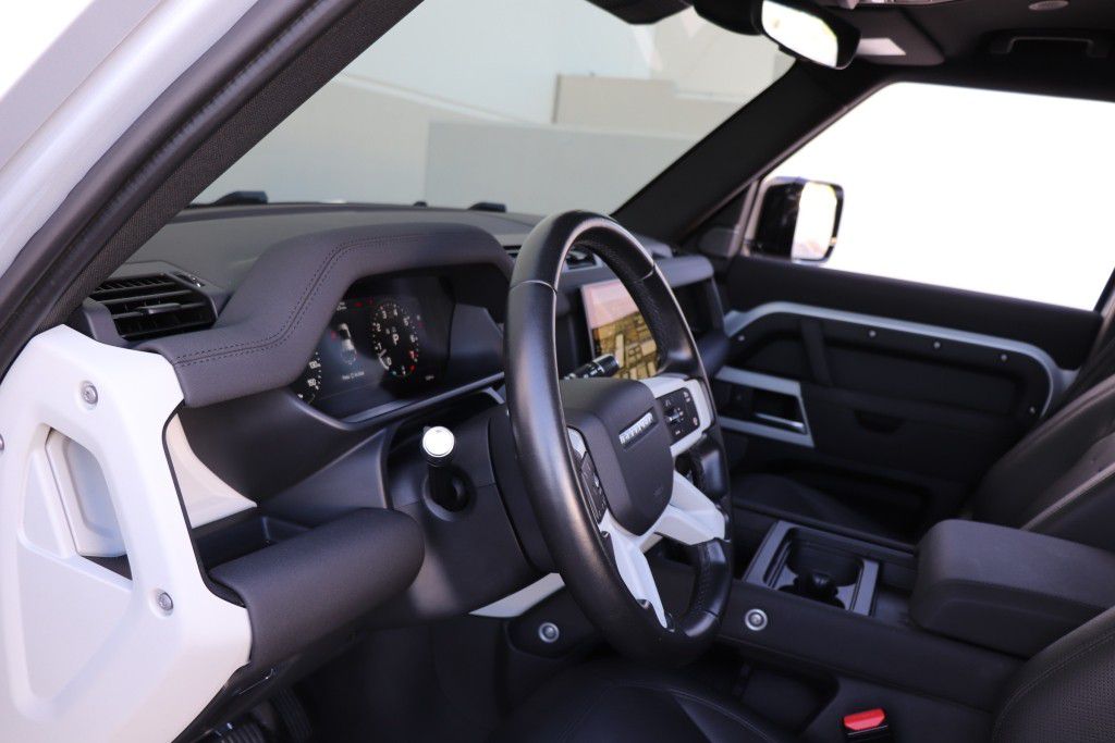 Photo 51 of this LAND ROVER DEFENDER 110 SE