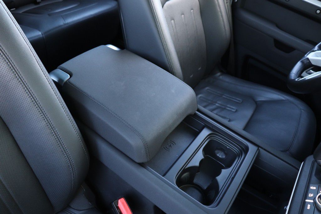 Photo 55 of this LAND ROVER DEFENDER 110 SE
