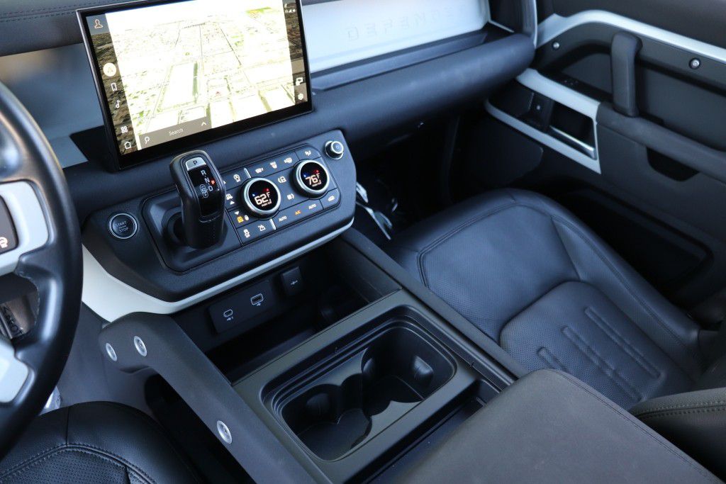 Photo 58 of this LAND ROVER DEFENDER 110 SE